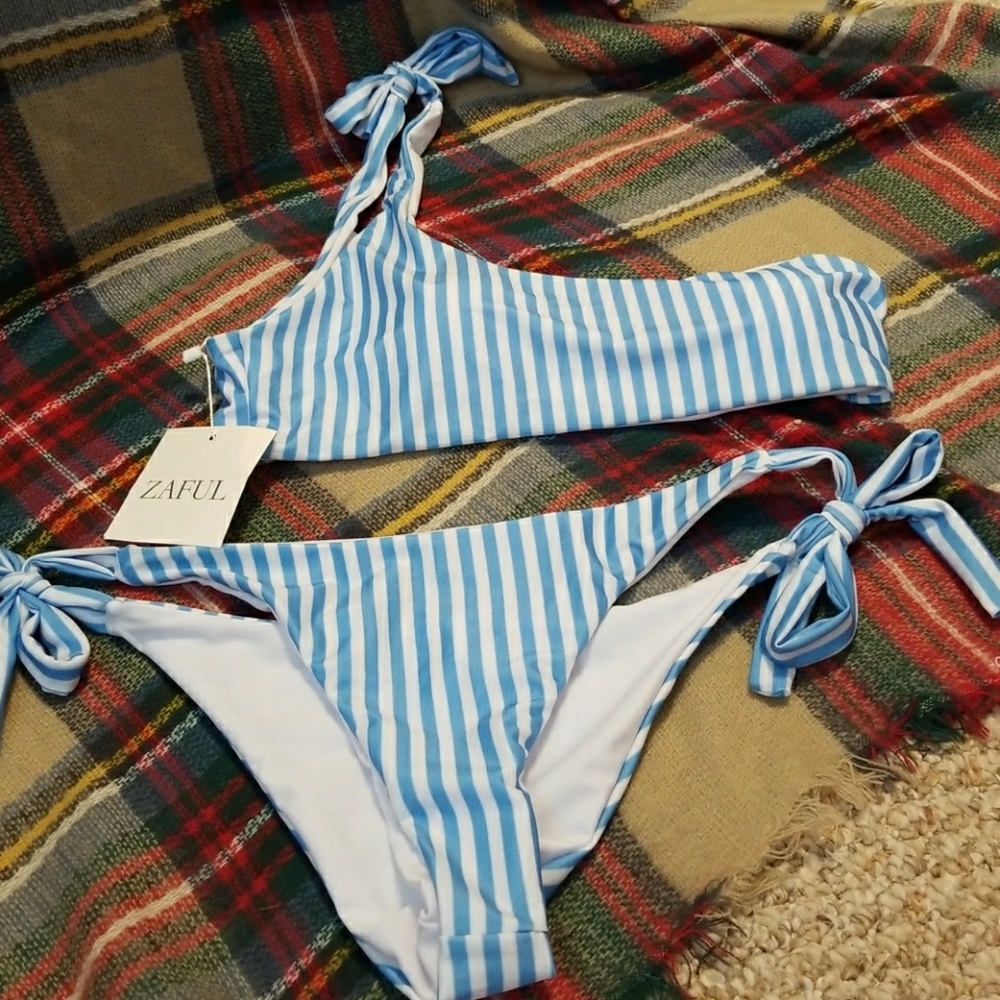 BRAND NEW NEVER WORN Bikini